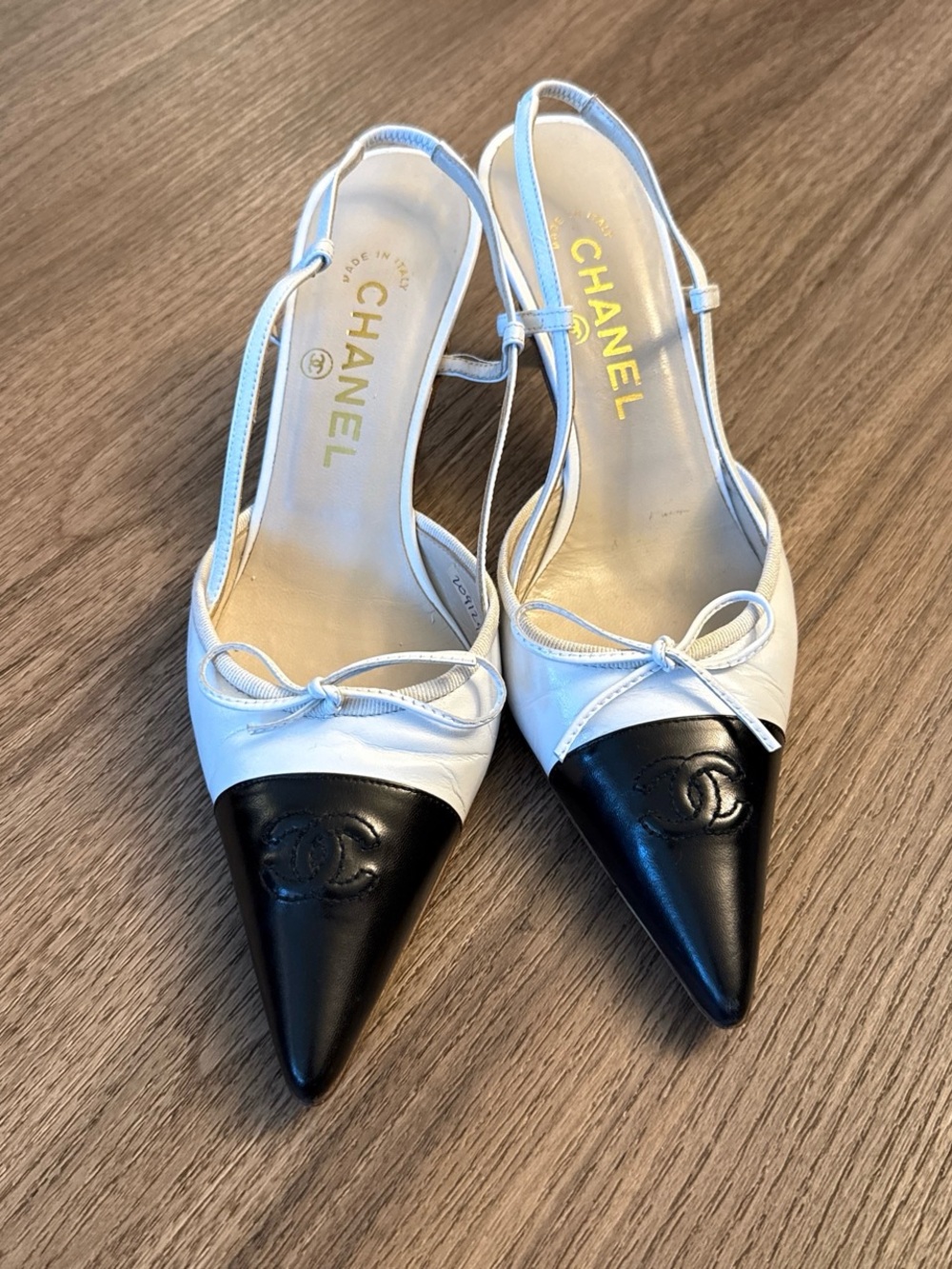 Perfect vintage Chanel white and black 2004 sling back kitten heel size 7 1/2